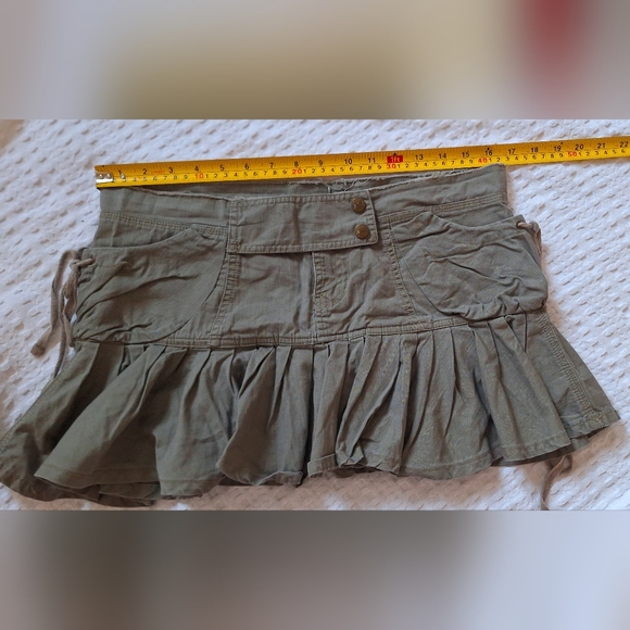 Mini Skirt Very cute Camo Green Skirt - Picture 3 of 8